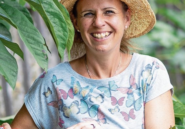 Arbeitet auf Schloss Wildegg: Gärtnerin Melissa Gögele.Foto: MA/Pascal Meier