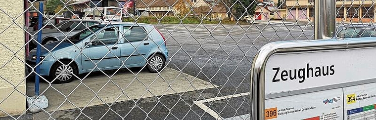 Soll als Mittelschulstandort ins Schulgesetz geschrieben werden: Das Zeughausareal der Ortsbürgergemeinde Lenzburg im Westen der Stadt.Foto: Fritz Thut