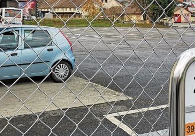 Soll als Mittelschulstandort ins Schulgesetz geschrieben werden: Das Zeughausareal der Ortsbürgergemeinde Lenzburg im Westen der Stadt.Foto: Fritz Thut