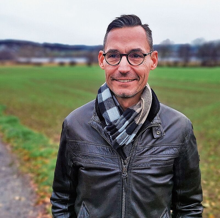 «16 Jahre sind genug»: Gérald Strub, Gemeindeammann von «Boniswil am Hallwilersee», vor dem Ried und dem See.Foto: Fritz Thut