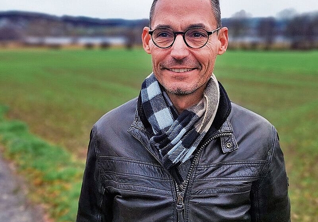 «16 Jahre sind genug»: Gérald Strub, Gemeindeammann von «Boniswil am Hallwilersee», vor dem Ried und dem See.Foto: Fritz Thut