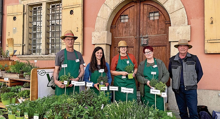 Auch am 8. Mai gibt es die Aktion des Gartenbauvereins Lenzburg und Umgebung am Wochenmärt.Foto: Verena Schmidtke