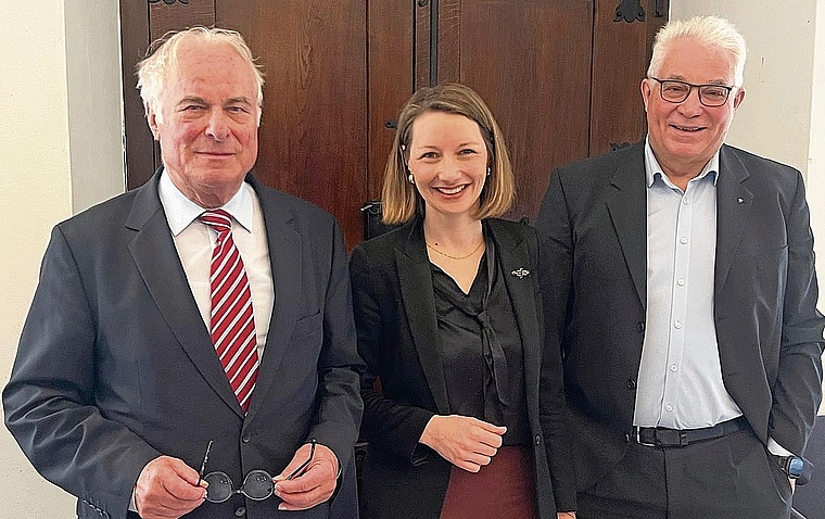Die Gäste und der Moderator: Ulrich Siegrist, Christina Bachmann-Roth und Peter Buri.Foto: zvg