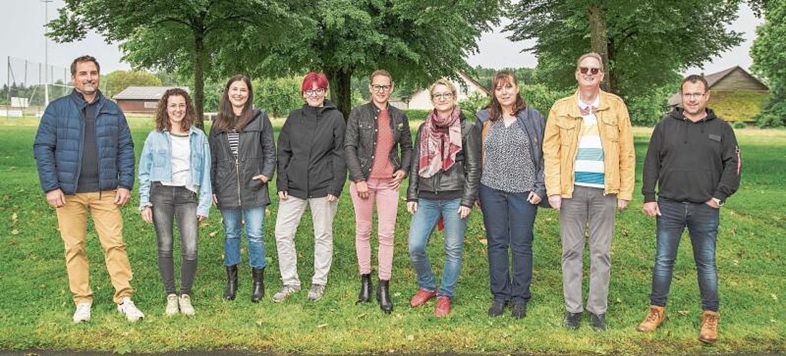 Bereit für ein tolles Jugendfest: Das Organisationskomitee mit Adrian Durrer, Martina Jäggi, Cigdem Künzler, Regula Nuttli, Maja Guetg, Ariane Fankhauser, Jeannette Sommer, Daniel Angelini und Roger Häusermann. Foto: Peter Winkelmann