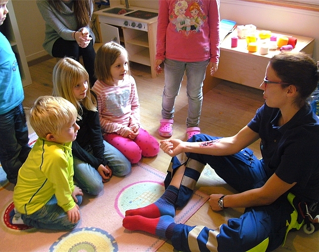 Was tun bei einer Armverletzung? Fotos: StO