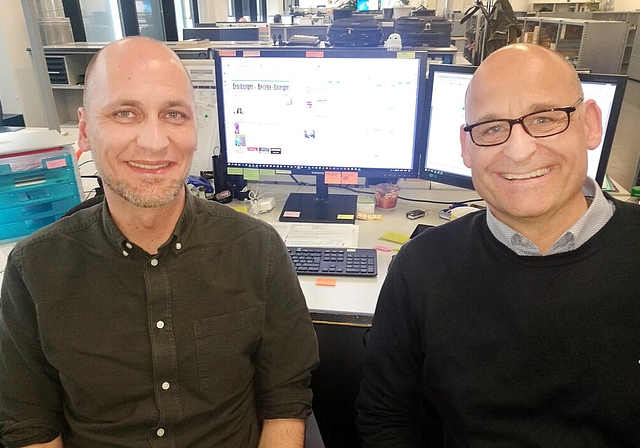 Verantwortlich für das neue Layout dieser Zeitung: Applikationsbetreuer Hansjürg Hirschi und Teamleiter Stefan Liechti. Foto: Fritz Thut