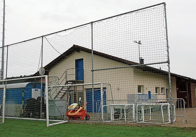 Der FC braucht mehr Platz: Geplant ist ein Neubau in Verlängerung des Klubhauses. Foto: Alfred Gassmann