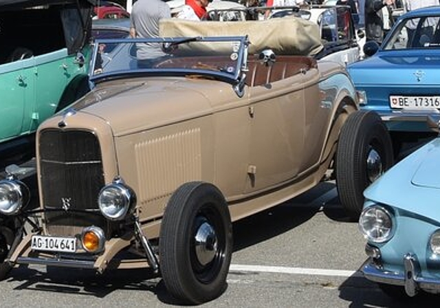 <em>Zeit zurückgedreht:</em> Oldtimerausstellung in Lenzburg. Foto: Andreas Walker