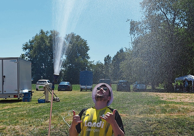 Eine kühle Dusche bei dieser Hitze war Gold wert.Foto: Andreas Walker