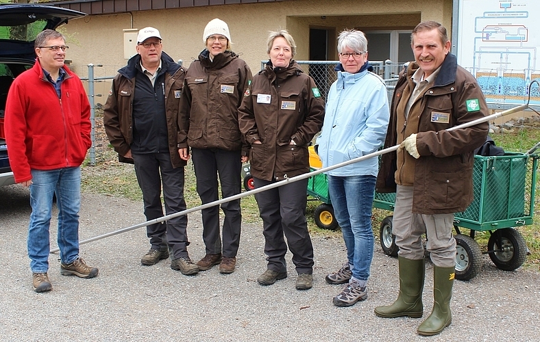 Putzequipe: Trotz unangenehmer Arbeit mit lachenden Gesichtern. Putzequipe: Trotz unangenehmer Arbeit mit lachenden Gesichtern.