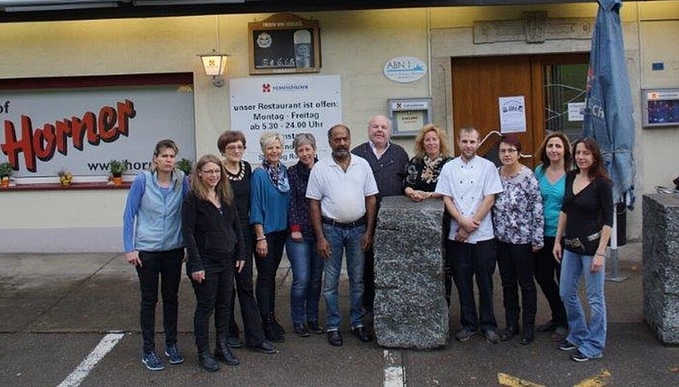 Gab an der Abschieds-Party noch einmal ihr Bestes: Die Horner-Belegschaft. Foto: Heiner Halder