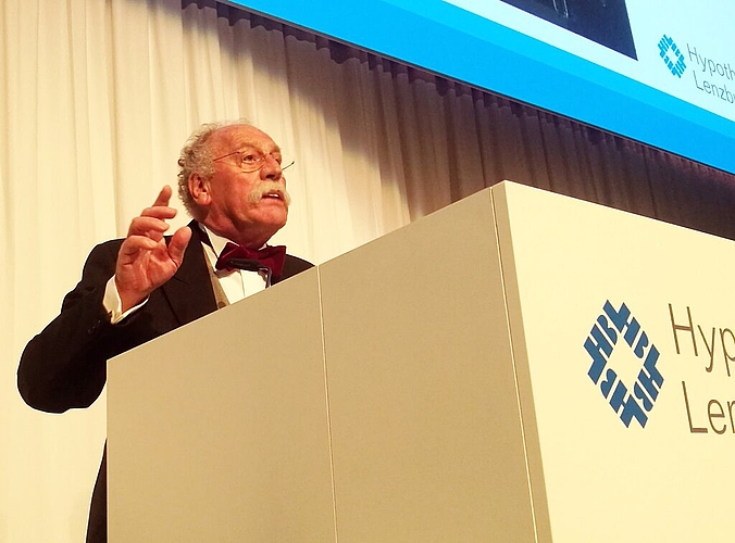 Hob den Mahnfinger: Theodor Bertschinger-Amsler, der erste Verwaltungsratspräsident der «Hypi» von 1868, an der Generalversammlung 2018, verkörpert von Werner Christen. Fotos: Fritz Thut