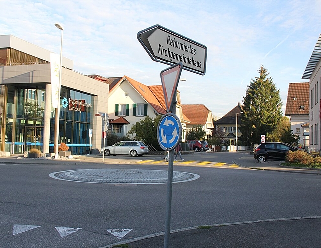 <em>Rein gar nichts:</em> Kreisel Augustin-Keller-Strasse/Zeughausstrasse/Staufbergweg beim Coop.