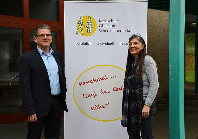 Setzen sich für eine Oberstufe im Schenkenbergertal ein: Ulrich Salm, Präsident der Kreisschule Oberstufe Schenkenbergertal, und Christa Jäggi, Schulleiterin. Foto: Janine Müller