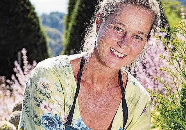 Gärtnerin im Schlossgarten Wildegg: Tanya van der Laan. Foto: MA/Pascal Meier