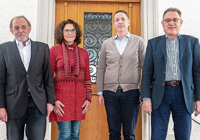 Mitglieder «Schulen am Maiengrün SAM»: Urs Bosisio, Präsident SAM, Susanne Hofmann, Delegierte, Peter Kuster, Vizeammann, und Erich Probst, Gemeindeschreiber. Foto: Peter Winkelmann