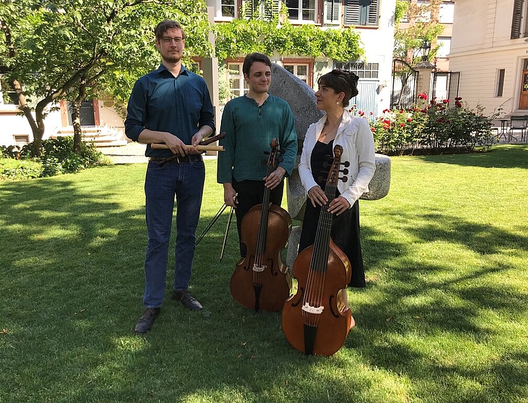 <em>Spielen festliche Werke zum Advent in der Stadtkirche Lenzburg:</em> Johannes Rake, Kevin Bourdat und Stefanie Osswald. Foto: zvg