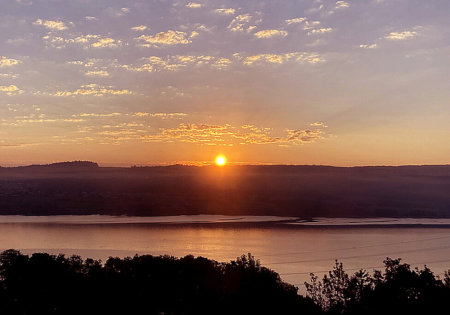 Sonnenaufgang  am Hallwilersee:  Die Region Lenzburg blickt auf einen milden September mit vielen Sonnentagen zurück. Foto: Andreas Walker