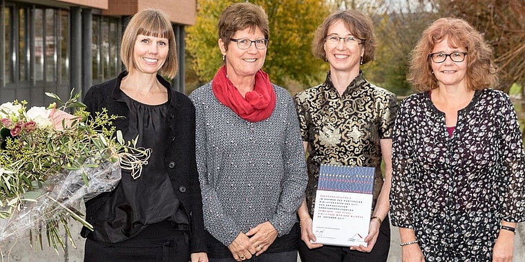 Freuen sich über den Anerkennungspreis: Sarah Fehr, Ruth Morskoi, Manuela Lo und Sabine Bolliger von der Bibliothek Möriken-Wildegg. Foto: zvg