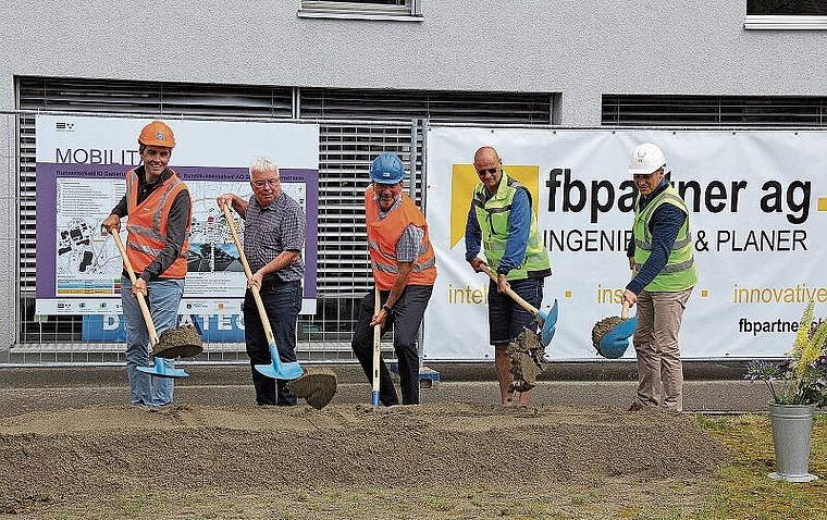 Baustelle ist eröffnet: Viel Drive und Zuversicht am Spatenstich. Foto: Alfred Gassmann