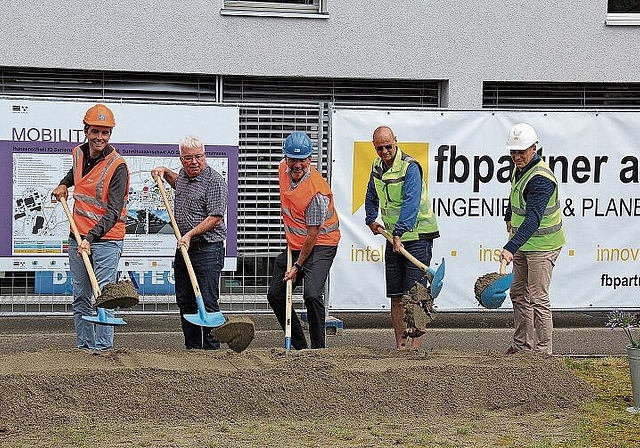 Baustelle ist eröffnet: Viel Drive und Zuversicht am Spatenstich. Foto: Alfred Gassmann