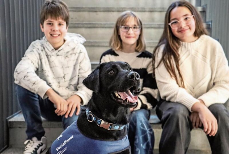 «Feel-good-Manager» Puma mit Emma (rechts), Eva-Maria und Ben.Foto: Romi Schmid