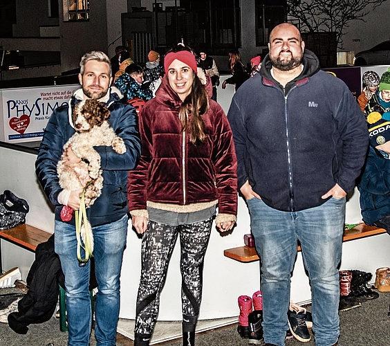 Die «Choo»-Leitung mit Philipp Züsli, Hund Bax, Isabel Waldmeier und Eismeister Luca Pielli (von links).