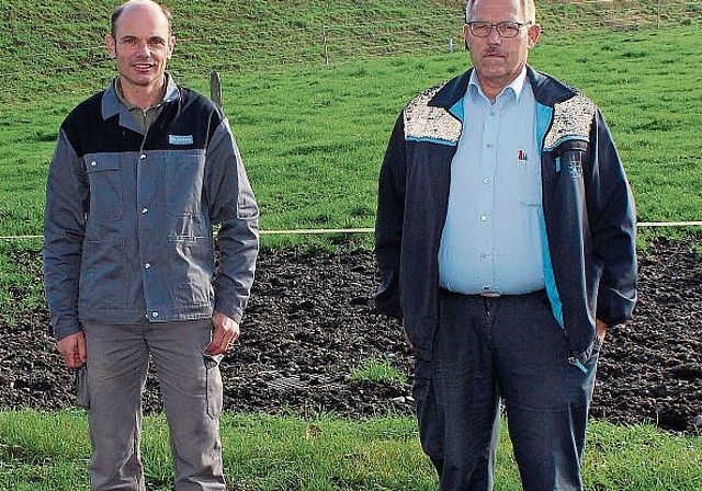 Rechnen 2020 mit guter Qualität: Manfred Widmer und Paul Sommer vom Rebbau der JVA Lenzburg. Foto: Alexander Studer