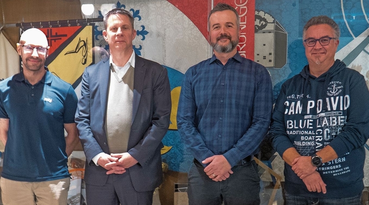 Viel Lob für den aktuellen Gemeinderat: Daniel Nezirevic, Patrick Mösch, Michael van Toom und Thomas Brügger (von links) blicken entspannt in die Zukunft. Foto: Peter Winkelmann