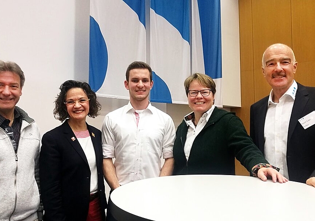Referenten und Rektor bei «Sek I trifft Sek II» an der Berufsschule Lenzburg: Berufsexperte Rainer Honegger, Gewerbeverbands-Vizedirektorin und Worldskills-Delegationsleiterin Christine Davatz, Zimmermann-Silbermedaillengewinner Florian Nock, «Hyp