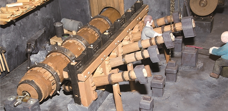 Das Modell der Hammerschmiede Seengen: Der Wellbaum und die fünf Bären werden im Frühjahr 2018 in Echtheit ihre Arbeit wieder aufnehmen. (PWi)