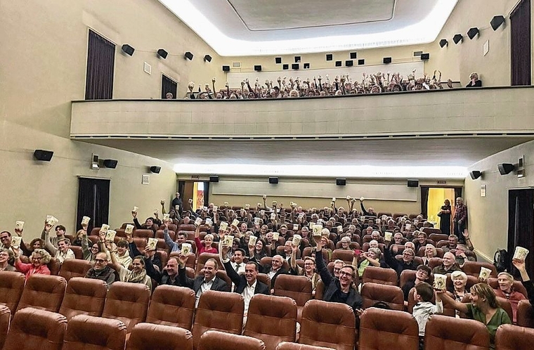 Ohne Popcorn kein Kino: Die Premiere des namhaften Filmprojektes.Foto: Blueheart