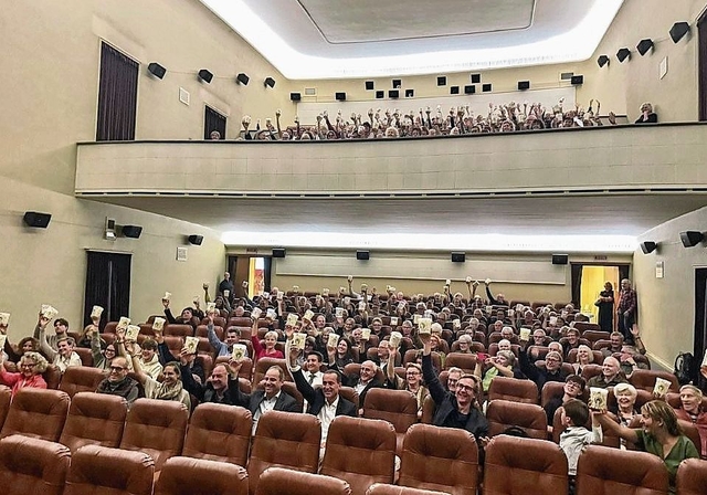 Ohne Popcorn kein Kino: Die Premiere des namhaften Filmprojektes.Foto: Blueheart