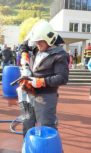 Die Arbeit mit dem Spreizer ist kein Kinderspiel.