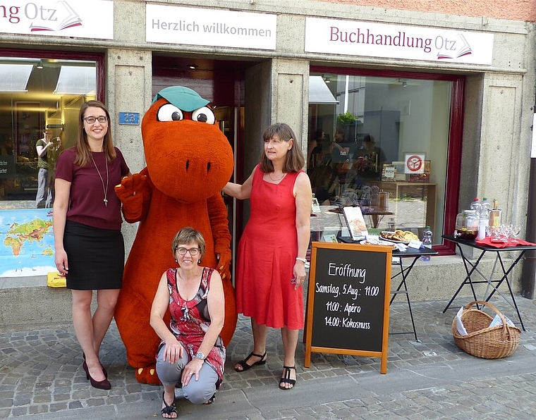 Die Altstadt hat wieder eine Buchhandlung: Am Samstag öffnete die Buchhandlung Otz nach dem Umzug unter der neuen Geschäftsleitung von Kathrin Steinmann ihre Türen. Das neue Team (v.l.) Kathrin Steinmann, Anita Widmer und Marianne Steinmann mit Dr