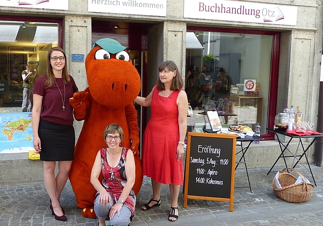 Die Altstadt hat wieder eine Buchhandlung: Am Samstag öffnete die Buchhandlung Otz nach dem Umzug unter der neuen Geschäftsleitung von Kathrin Steinmann ihre Türen. Das neue Team (v.l.) Kathrin Steinmann, Anita Widmer und Marianne Steinmann mit Dr