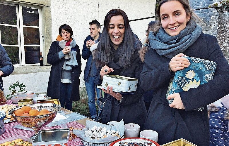 So macht Guetzle in der Weihnachtszeit Spass: Eine Sorte bringen und sich bei allen anderen Guetzlivarianten bedienen. Foto: zvg
