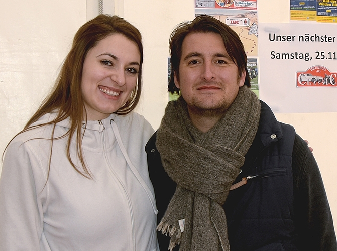 Werteten den Anlass als vollen Erfolg: Die Organisatoren Ivana Filipovic und Nicolas Gasser vom Oldtimer-Teilemarkt in Brunegg.