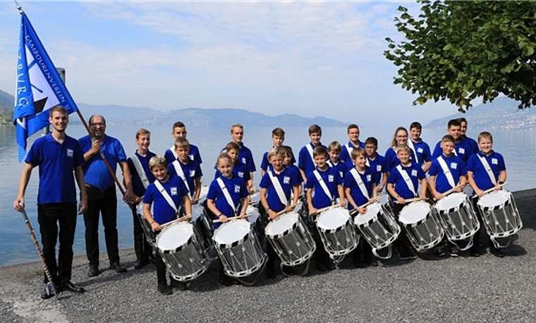 <em>Erfolgreich wie noch nie:</em> Die Delegation des Tambourenvereins Lenzburg am Zentralschweizerischen Jungtambourenfest in Arth. Foto: zvg