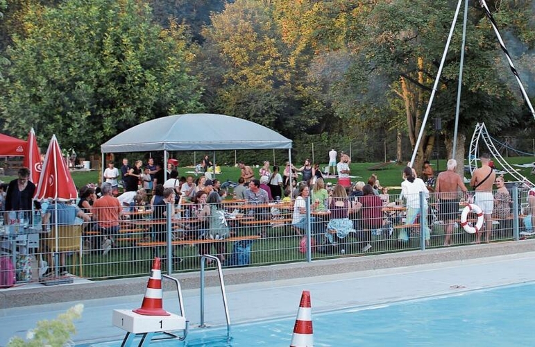 Immer wieder ein Hit: Die «Tropical Night» in der Badi Möriken-Wildegg.Foto: zvg