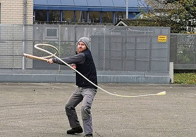 Benjamin Walti ist seit seiner Kindheit leidenschaftlicher Chlausklöpfer. Foto: Verena Schmidtke