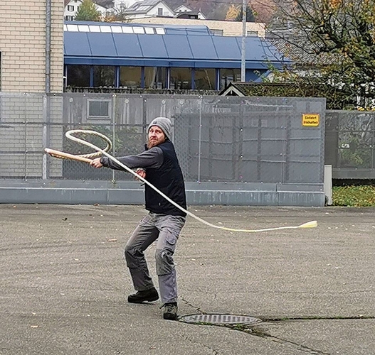 Benjamin Walti ist seit seiner Kindheit leidenschaftlicher Chlausklöpfer. Foto: Verena Schmidtke Benjamin Walti ist seit seiner Kindheit leidenschaftlicher Chlausklöpfer. Foto: Verena Schmidtke