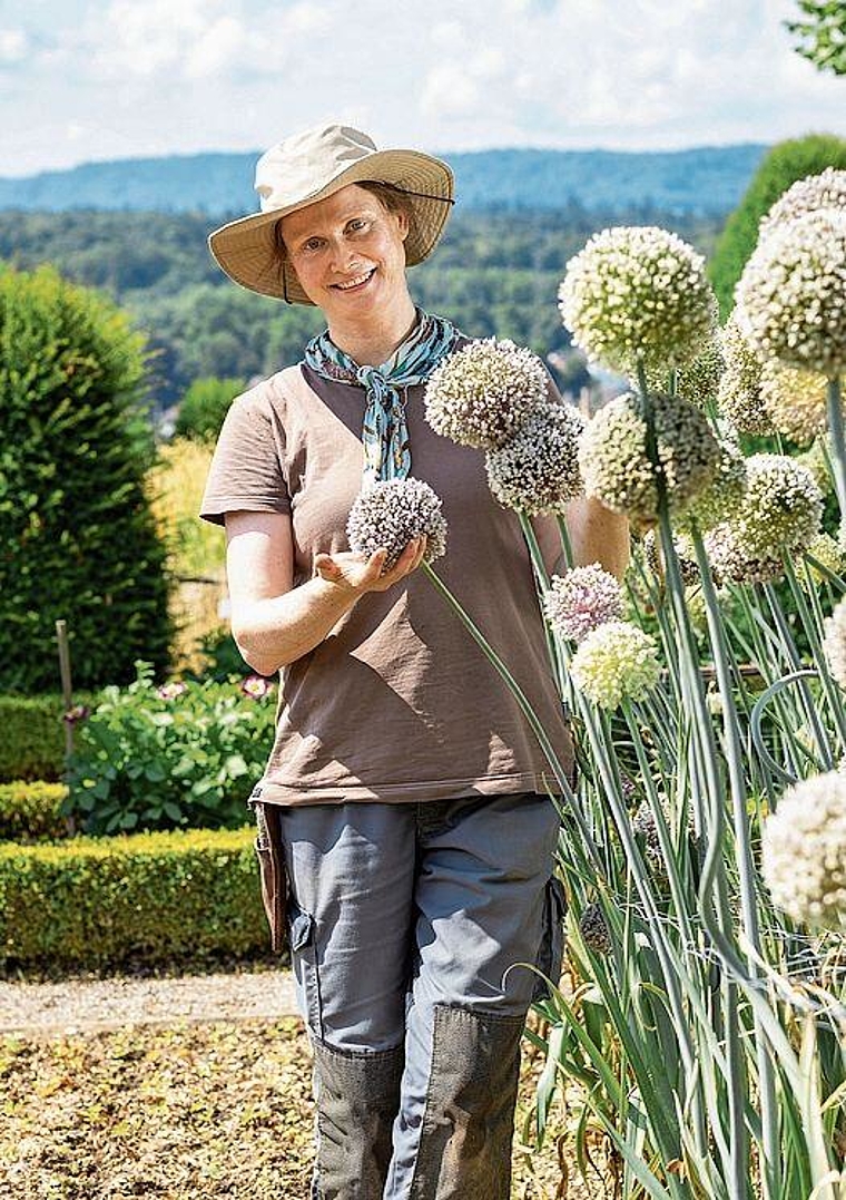 Arbeitet als Gärtnerin auf Schloss Wildegg: Lea Walzer. Foto: MA/Pascal Meier