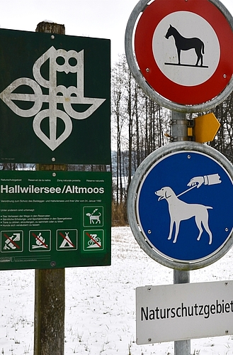 Vorschriften und Verbote: Sie sind da, um die Tier- und Pflanzenwelt rund um den See zu schützen.