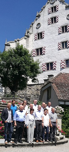 Gruppenbild: Der Bundesrat und der Aargauer Regierungsrat auf Schloss Wildegg. Foto: Fritz Thut
