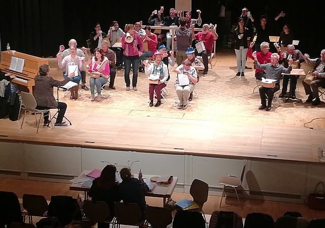 Konzentrierte Probenarbeit: Im Löwensaal in Beinwil am See laufen die Vorbereitungen für das «weisse Rössl».Foto: tf