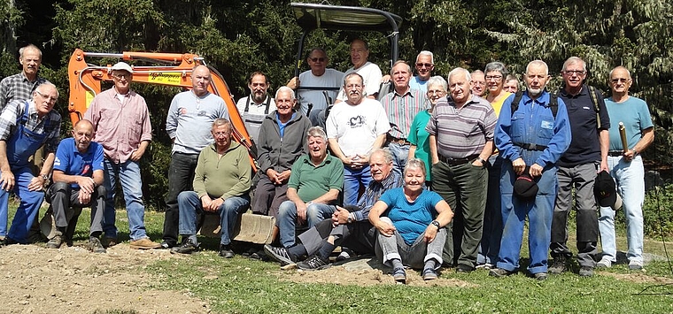 Arbeitete beim Berghaus: Die Teilnehmergruppe des diesjährigen Einsatzes auf der Bettmeralp. Foto: zvg