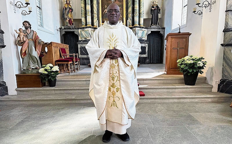 Ambrose Olowo in der Kirche Bettwil: Er feierte sein 30-Jahr-Jubiläum der Priesterweihe.Foto: zvg Ambrose Olowo in der Kirche Bettwil: Er feierte sein 30-Jahr-Jubiläum der Priesterweihe.Foto: zvg