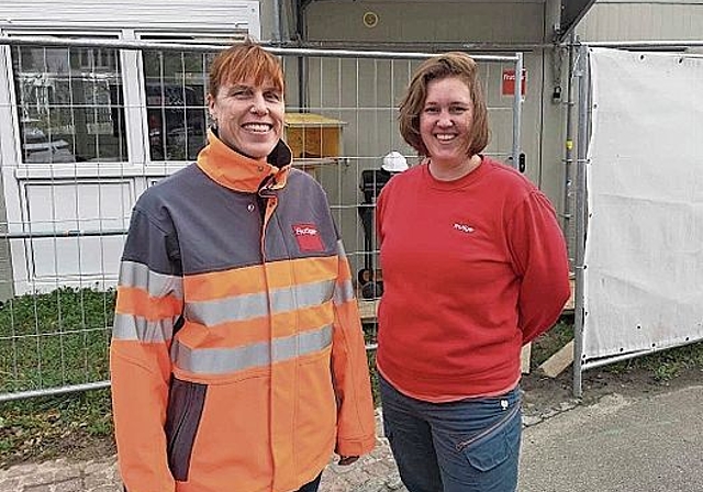 Doppel-Sporthalle: Projektleiterin Gina Roth, Farida Krähenbühl, Bauleiterin. Foto: zvg