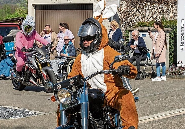 Auf zum nächsten Treffpunkt: Nach rund einer Stunde ging die Fahrt weiter. Foto: Peter Winkelmann
